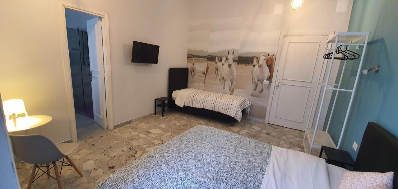Sofia Rooms Napoli Bagian luar foto