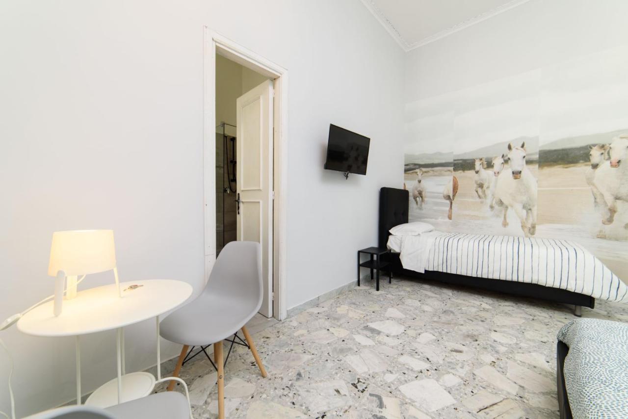 Sofia Rooms Napoli Bagian luar foto